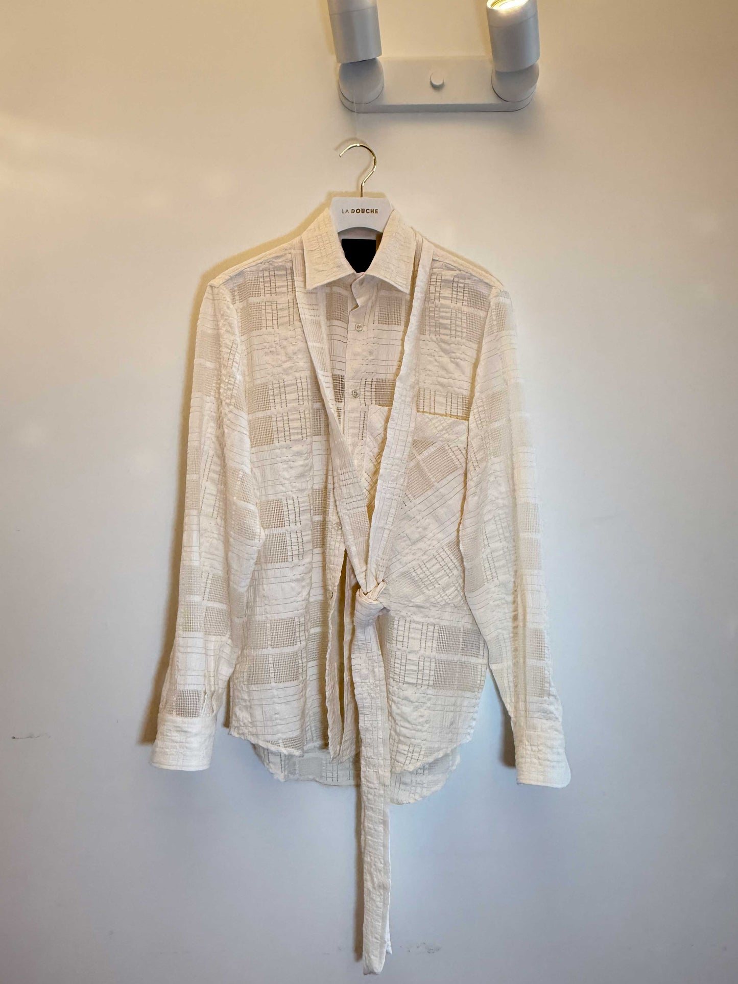 chemise écrue avec cravate