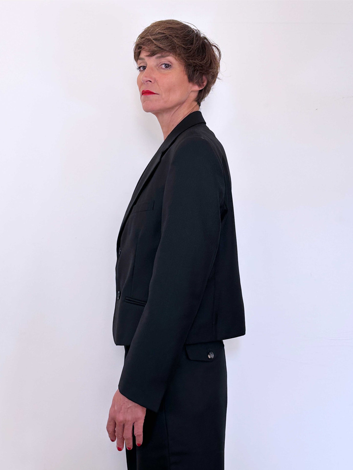 veste de blazer courte noire avec boutons et épaulettes