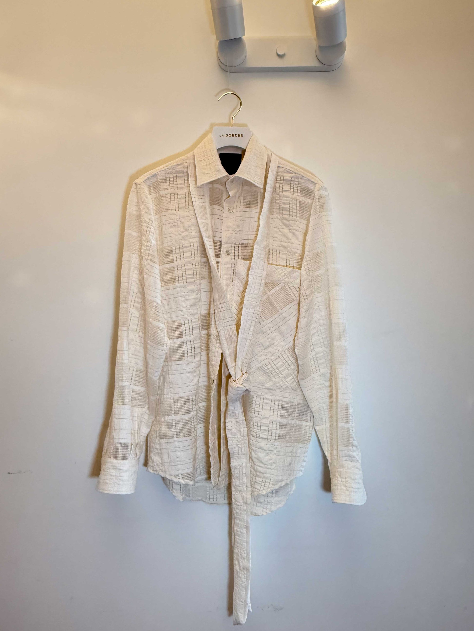 chemise écrue avec cravate 