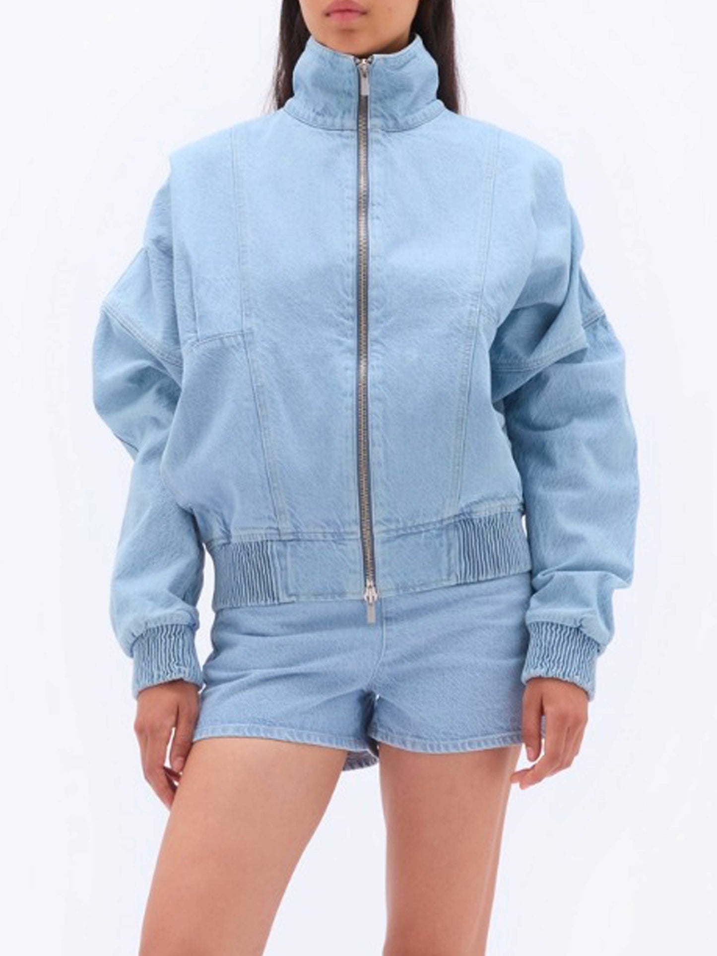 veste en jean avec des détails