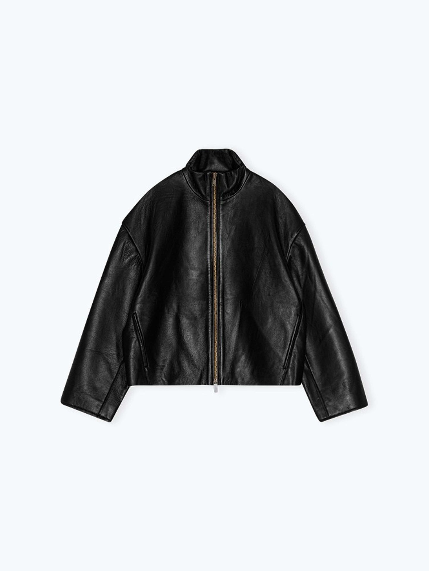 veste en cuir de mouton noire avec zip à l'avant 
