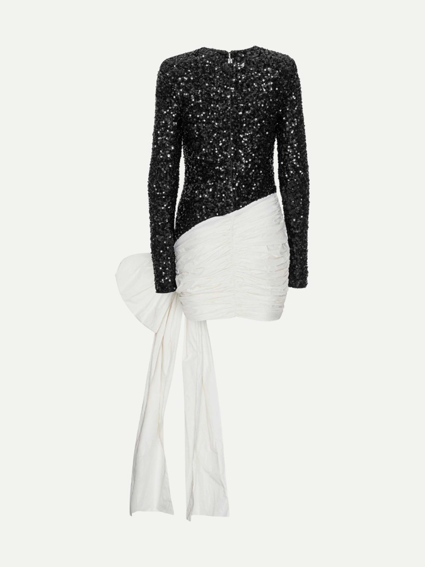 robe à sequins sur le haut et le bas est un énorme noeud 